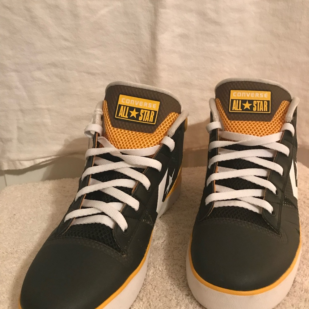 Converse - Picture 3 of 7